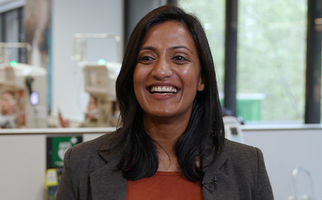 woman at a donor centre smiling at camera