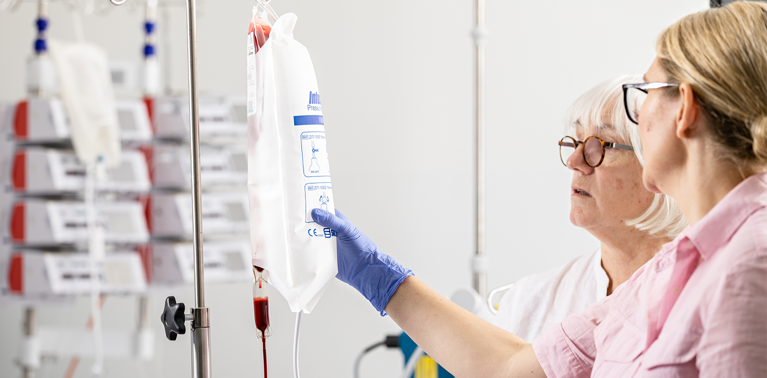 nurses-checking-blood-bag